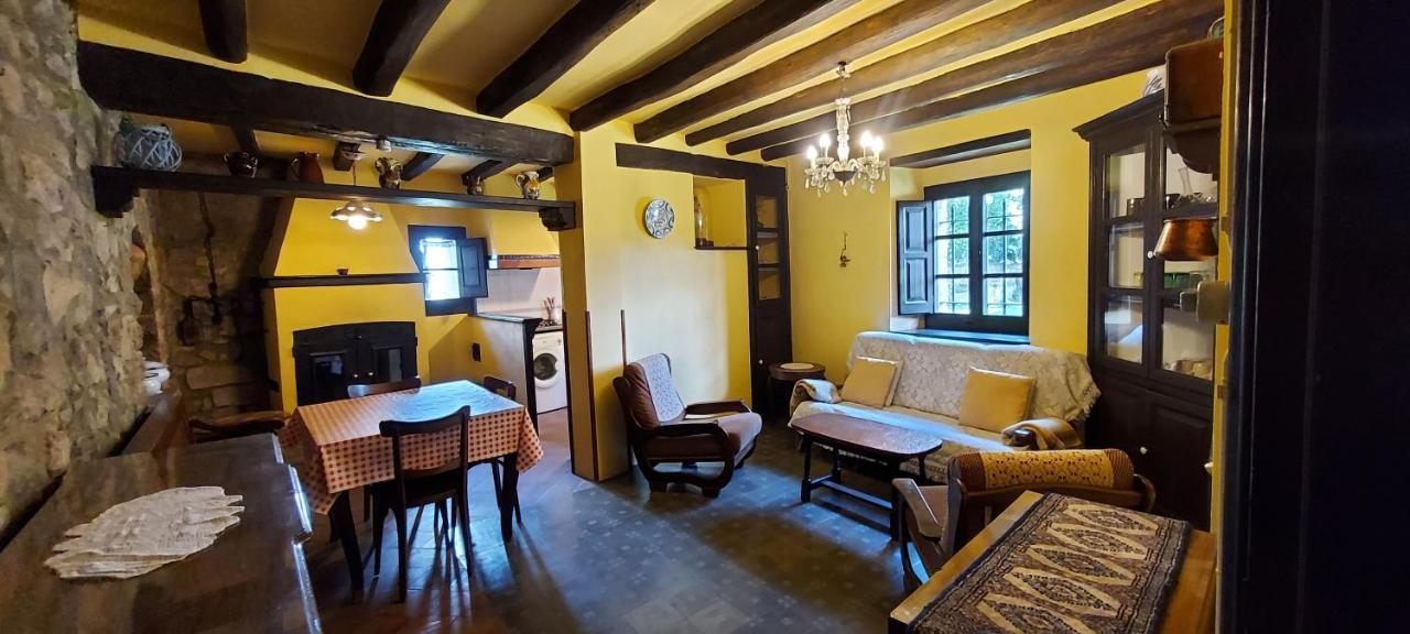Castell De Llaes Villa Eksteriør bilde