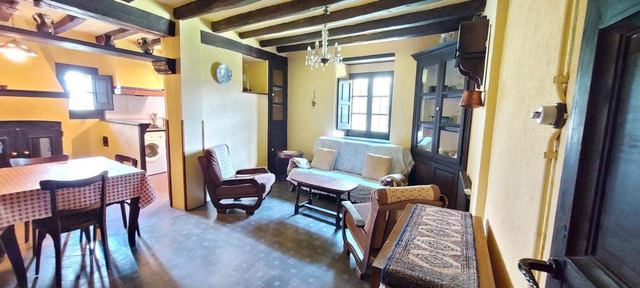 Castell De Llaes Villa Eksteriør bilde